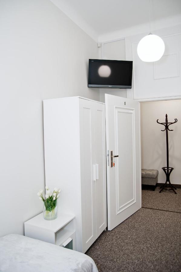 Rodmos Hostel Люблин Экстерьер фото