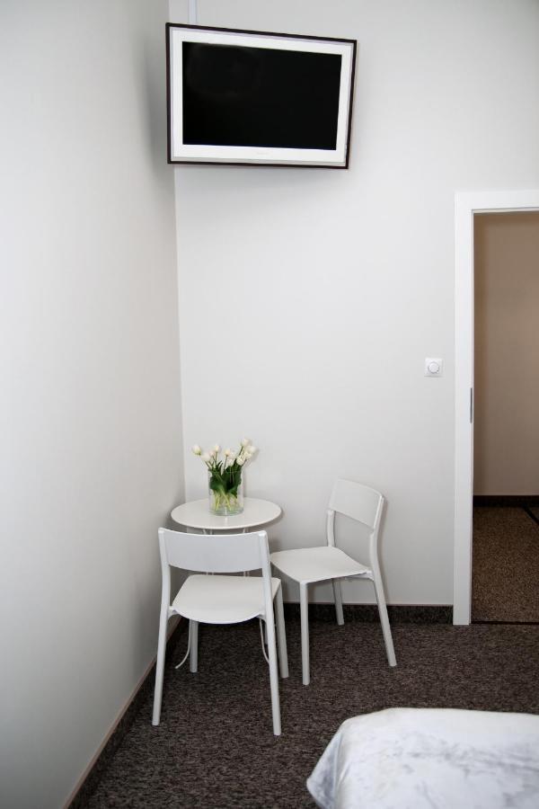 Rodmos Hostel Люблин Экстерьер фото