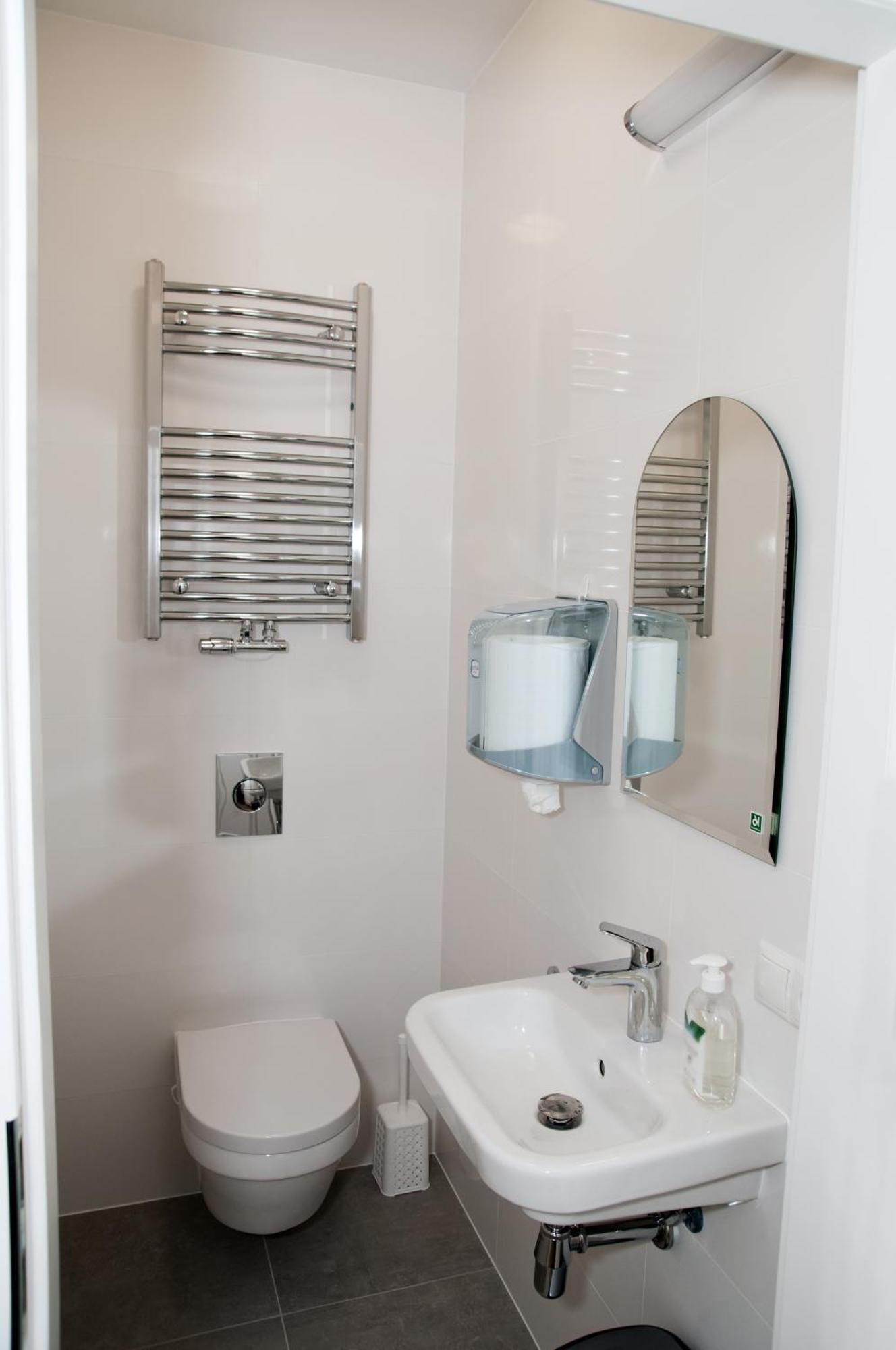 Rodmos Hostel Люблин Экстерьер фото
